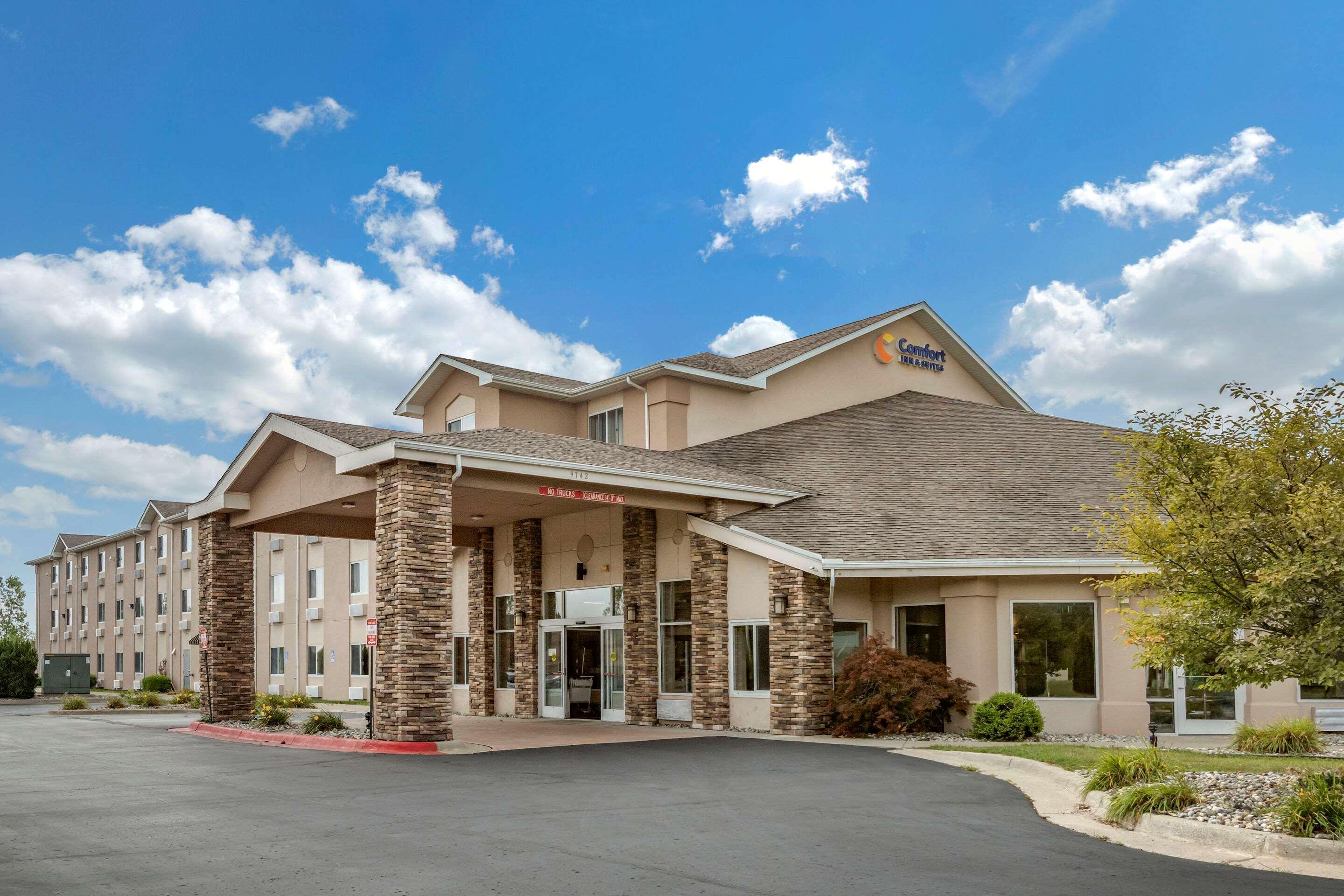 Comfort Inn&Suites Dimondale Extérieur photo