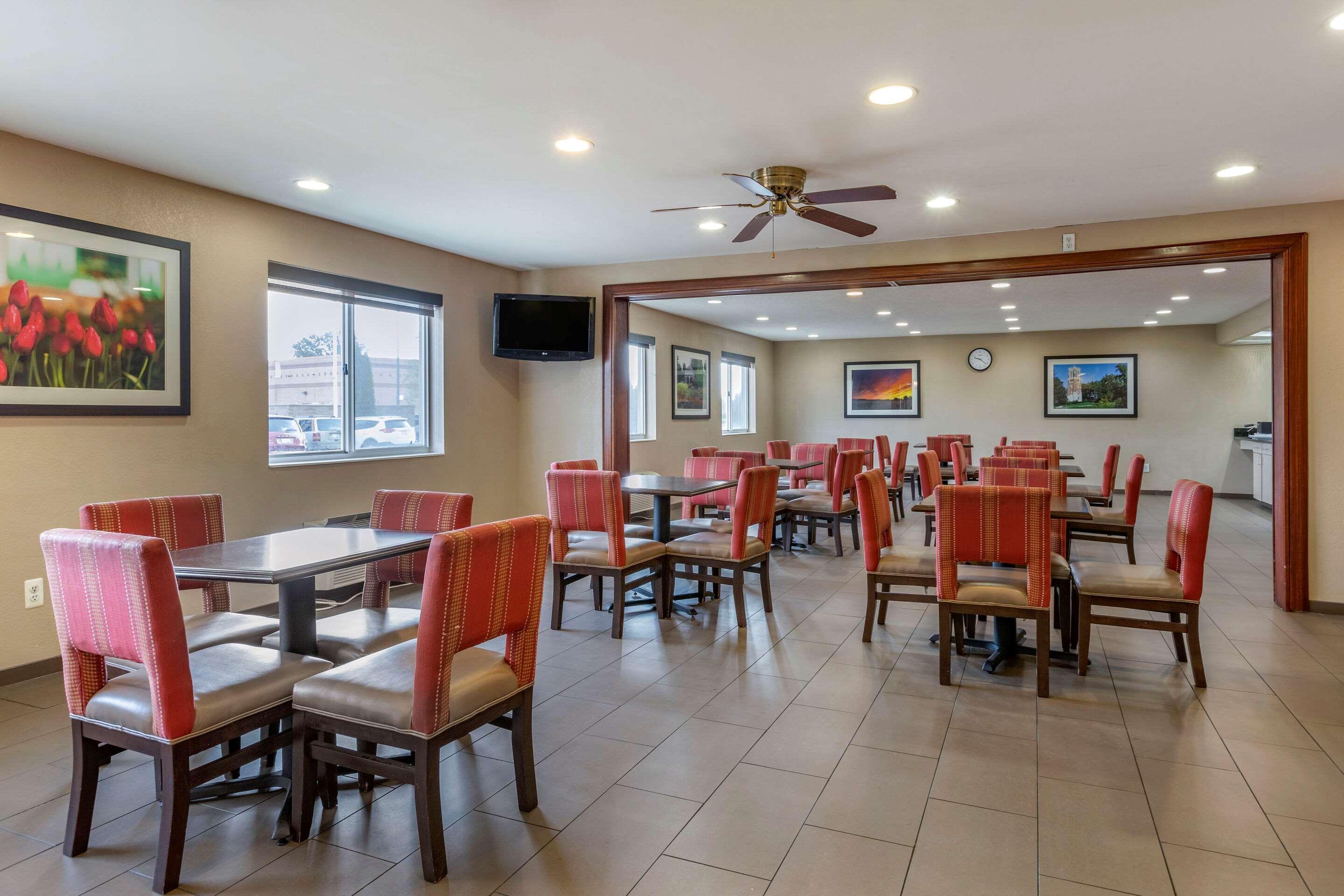 Comfort Inn&Suites Dimondale Extérieur photo