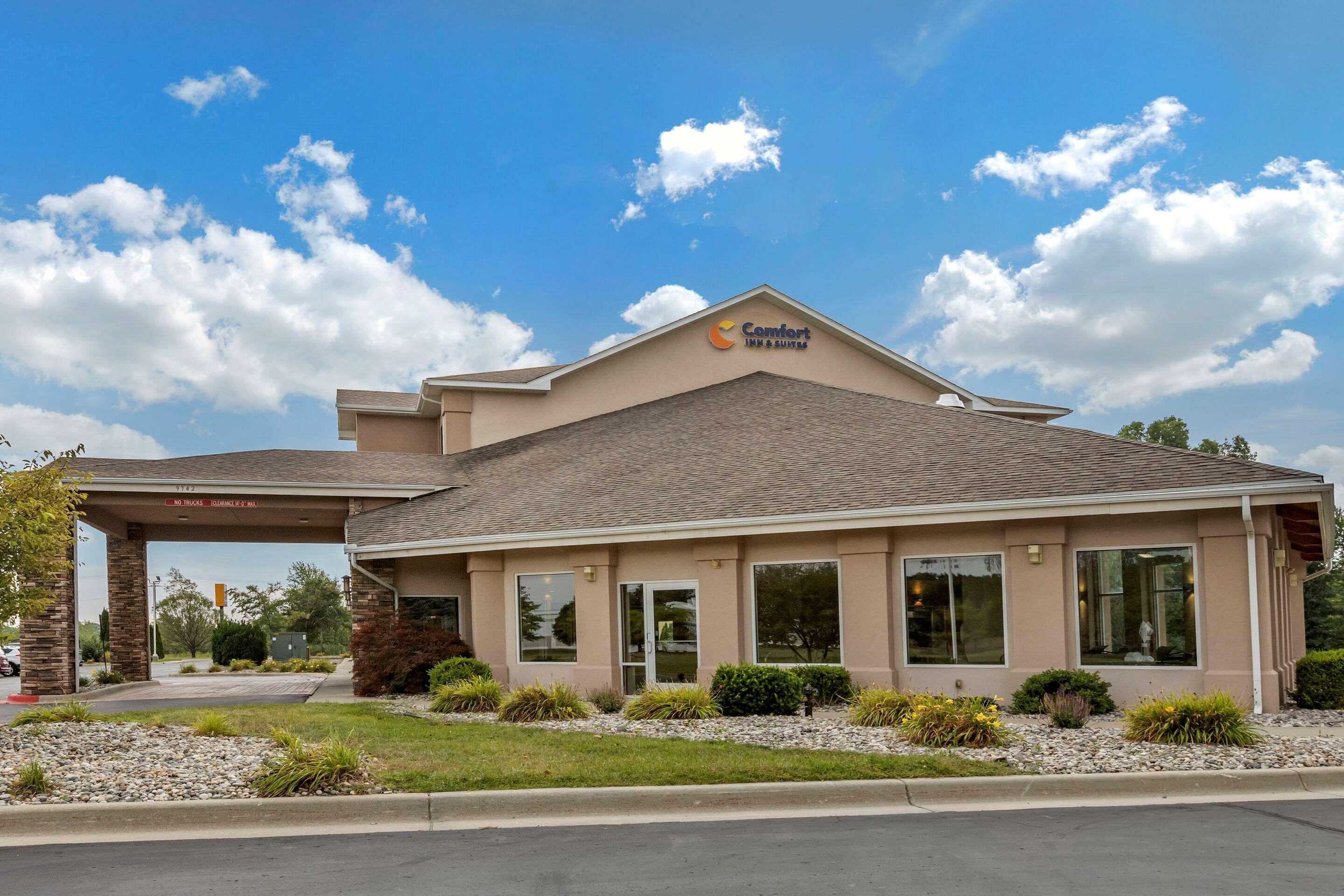Comfort Inn&Suites Dimondale Extérieur photo