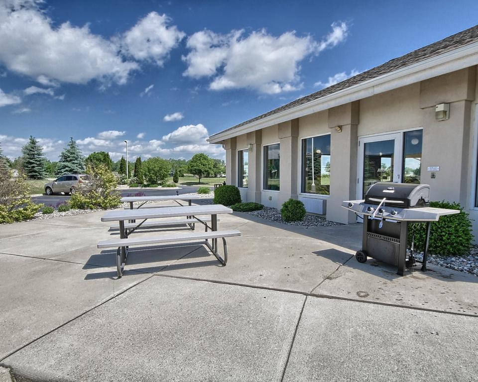 Comfort Inn&Suites Dimondale Extérieur photo