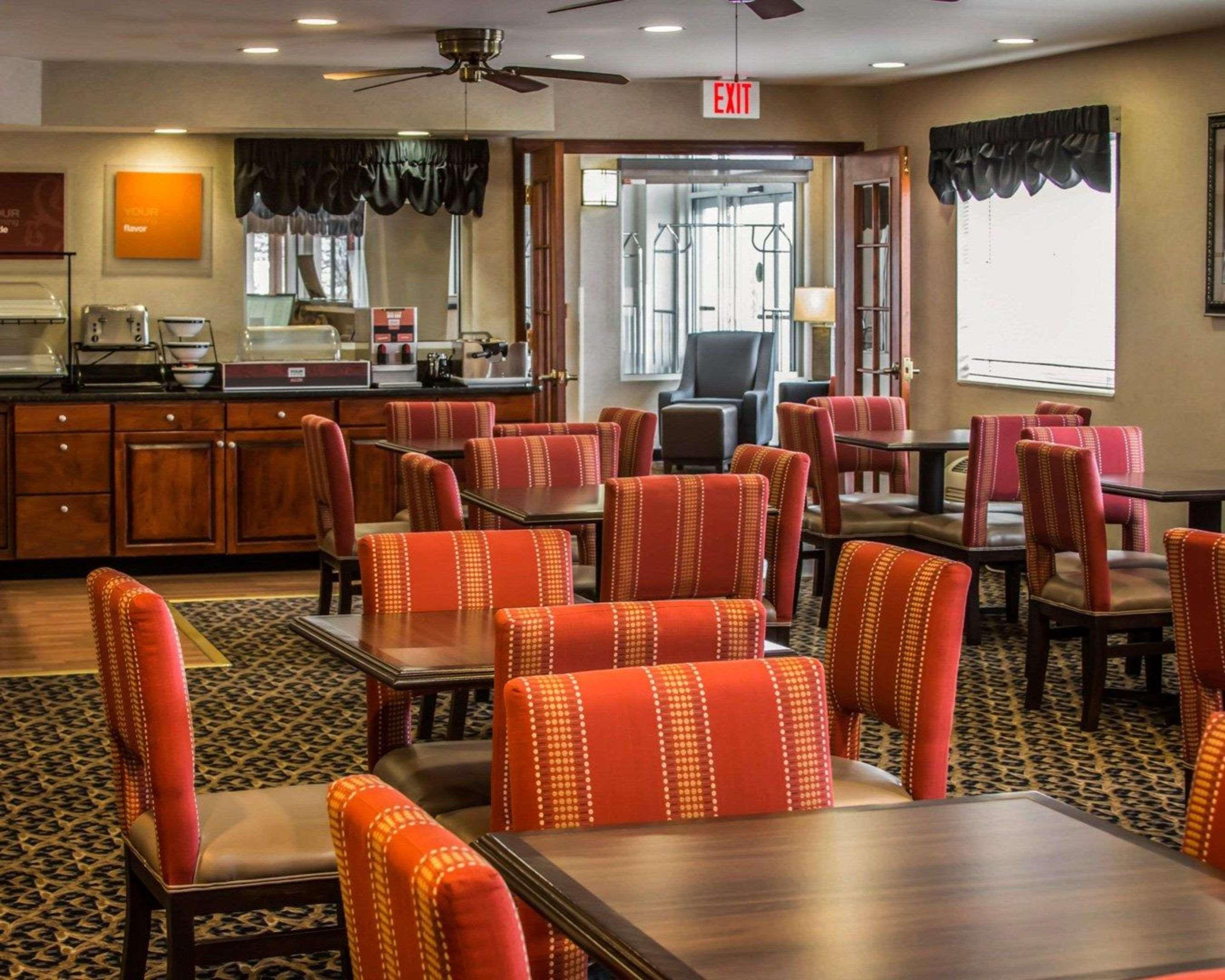 Comfort Inn&Suites Dimondale Extérieur photo